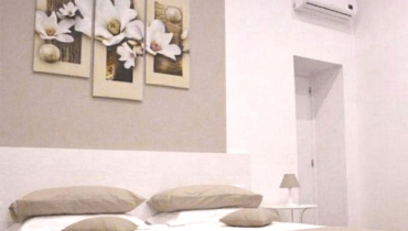 Camera-al-centro-di-Napoli-Calipso